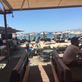 对购房要求苛刻的刘先生在希腊选到中意房产，成功获得永居