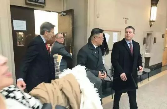 周立波上庭前秀“保外旅游”,在美国“取保候审”是怎样的体验？