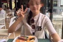 18岁女留学生骗父亲300万，和男友挥霍，随后竟把全家人拉黑