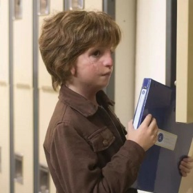 《奇迹男孩》：这个饱受欺凌的“畸形男孩”，教会你爱和善良