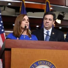 美拟大砍合法移民、取消父母移民 、增技术移民，华人有哪些影响