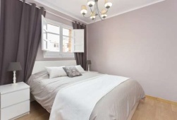 西班牙马德里El Álamo区域高配备安静社区独栋别墅【缺图】