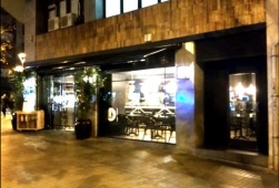 西班牙巴塞罗那市中心繁华商业区著名西餐厅-BCNC034