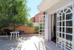 西班牙马德里高性价比别墅区田园风联排-MDL1023