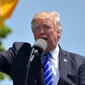 特朗普任性的日子到头了！中期选举结果对移民政策有啥影响？