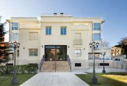 西班牙马德里大学城中心牙科医院连锁诊所-HPDM012