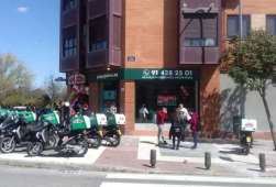西班牙马德里市中心“棒约翰”连锁披萨店-PAPA010 (V2)