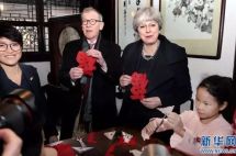 梅姨倒拿“福”字遭英媒嘲讽，网友：你们对中国文化一无所知…