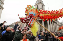 你也觉得过年越来越没意思？为啥英国的春节却这么热闹？