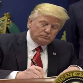 贸易战爆发，中美股市均受重创，这个时候如何保护自己的投资？