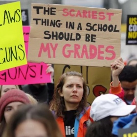 800城大游行，美国终于向枪支宣战了！这次冲在最前面的是孩子