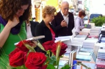 跟这个国家比，我们可能过了假的世界读书日!