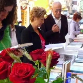 跟这个国家比，我们可能过了假的世界读书日!