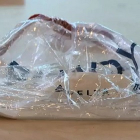 女子入境美国遭重罚!飞机上这类免费东西切不可带走！