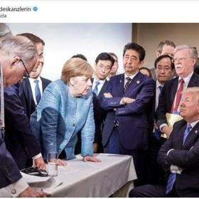 G7峰会现“塑料姐妹花”友谊，各国为斗图抢C位也是拼了……