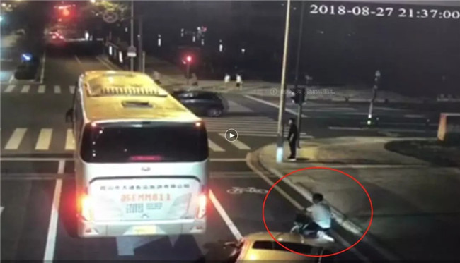 纹身男持刀砍人反被杀,在美国杀了要杀我的那个人,会怎样？