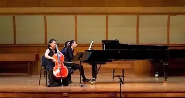 中国女留学生买两张票，还是连人带琴被赶下飞机！ 只因…
