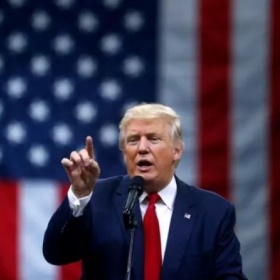 川普又出幺蛾子，计划限制合法移民，拿过福利就别当美国人！