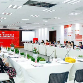 移民帮创始人钟建文成功当选上海市浙江商会女企业家联谊会副会长