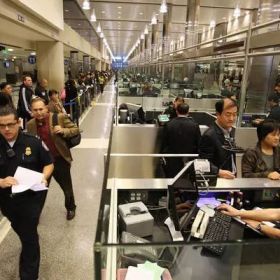 华人移民美国走