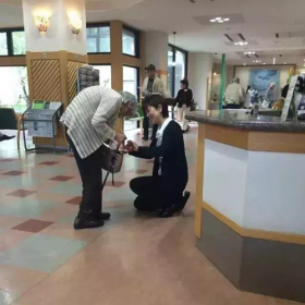 在日本，将天价白血病新药纳入医保不算啥，没钱也能先治病！