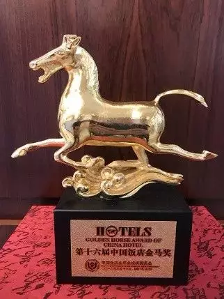 美国华人酒店地产商获特朗普总统颁发终身成就奖！
