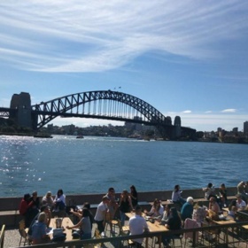 在澳洲，为什么一个人上班就足够养活一家人？