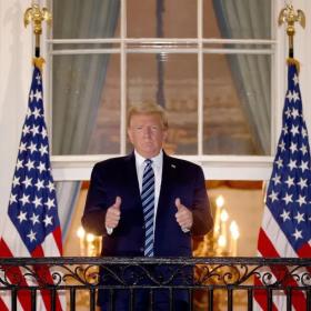 特朗普强势回归白宫！连发19推：为我投票！