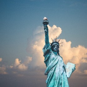 年底节日扎堆，在美国给朋友送礼大有讲究，华人可以这么做