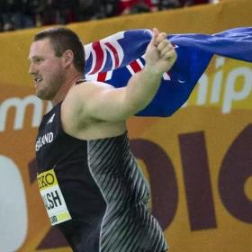 当你抱怨“钱不够用”，这些人已走出国门，拿到绿卡赚着万元周薪