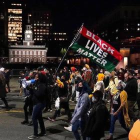 美国人：我不关心美国大选，只想知道如何移居加拿大！