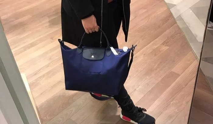 你在买轻奢品的时候,中国最富裕的1%,把钱花在了这里！