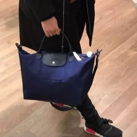 你在买轻奢品的时候,中国最富裕的1%,把钱花在了这里！