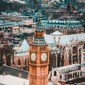 为什么很多中国人宁愿吃咸菜，也要花3个月的工资买名牌包包？