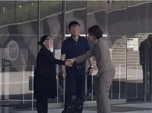 那个给美国海关塞红包的华裔男认罪了！为入境他们使了各种怪招...