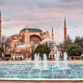 疫情之下，全球贸易面临挑战，这个国家出口成绩依然亮眼！