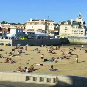 月收入两千欧的葡萄牙人，怎么做到生活小资，每年全家一起旅游的？