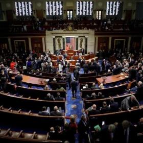 应对疫情冲击，美国众议院通过3万亿美元经济纾困法案