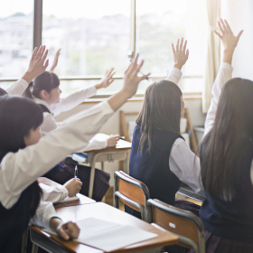 为什么很多美国穷人的孩子也能上私立学校？美国各类大学学费盘点