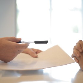 中国家庭把最多的钱花在了吃上，而美国人更喜欢花在这里...