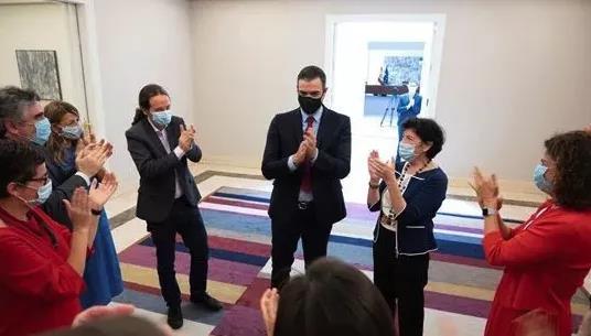 西班牙收欧盟1400亿欧元救助金,成分钱大赢家，其中半数不用还!