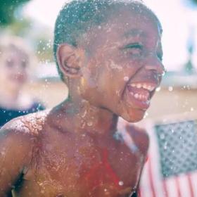 美国政府官宣：恢复对绿卡申请人实施“公共负担”审查，拿绿卡更难了！