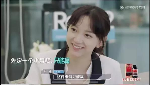 百万粉丝北大女博士当大学老师被质疑，北大论文被扒，被指因外籍身份获利！