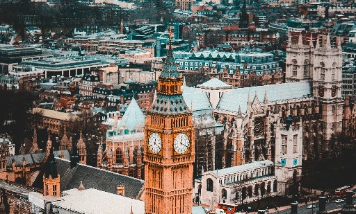 英国这些很牛的名校是如何带着学生“玩”的？