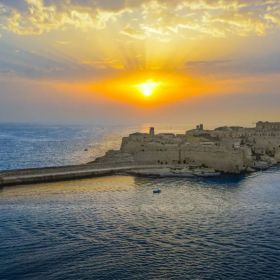 大国移民解决不了的难题，不妨试试“他”