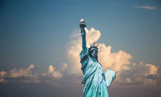 告别激烈竞争！EB-5投资移民，在美留学生获取绿卡快人一步