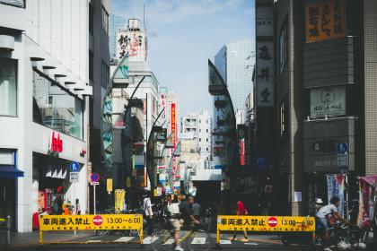 上四休三，“卷王”日本叛变了？现在移民还来得及吗？