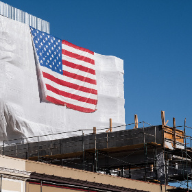 特朗普上任第一天正式签署行政令，赴美生子将成历史