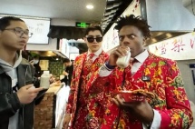 “甲亢哥”中国行点燃热情，轮到欧美睁眼看世界了