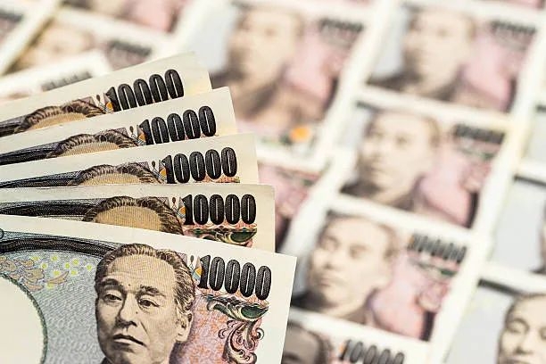 日本首相跟着特朗普学变脸！辞职反转风波的真相竟然是......